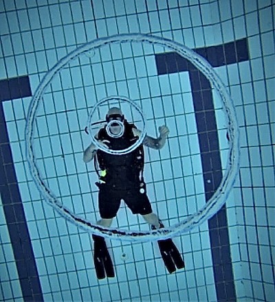 Me Pool Diving